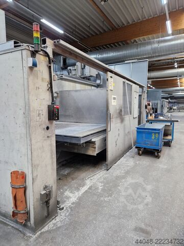 Centro de usinagem CNC MAKA MM 7t