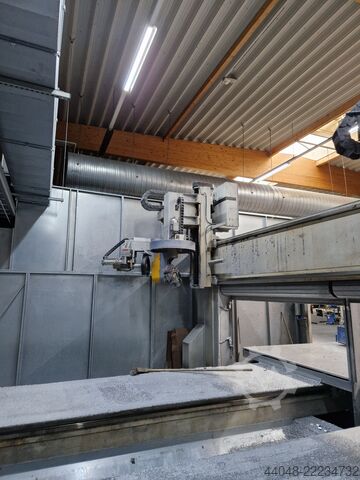Centro de usinagem CNC MAKA MM 7t