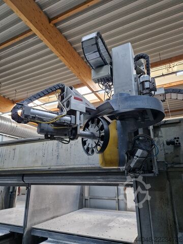 Centro de usinagem CNC MAKA MM 7t