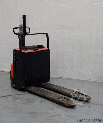 Electric Pallet Truck Toyota LWE 200