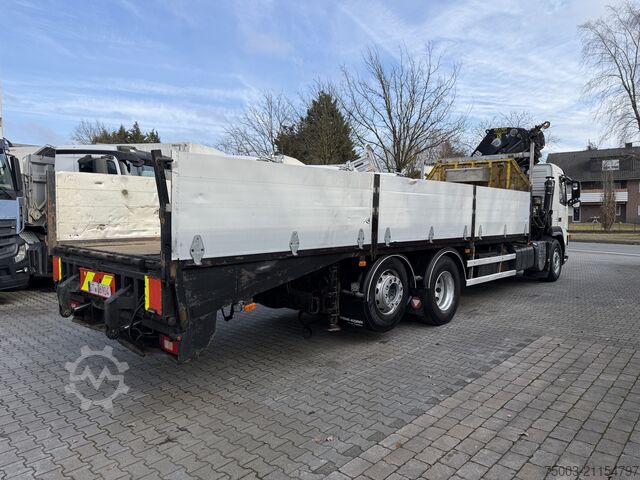 Żuraw samochodowy Volvo FM300 6X2*4 Maschinentransporter Kran Hiab 322