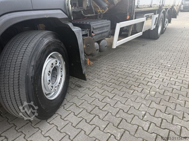Żuraw samochodowy Volvo FM300 6X2*4 Maschinentransporter Kran Hiab 322