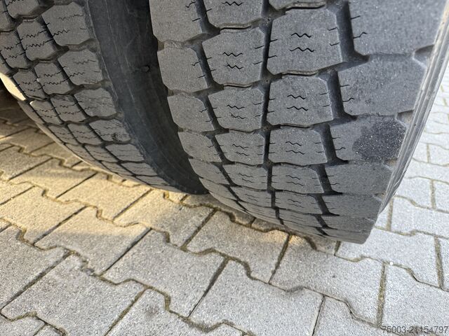 Żuraw samochodowy Volvo FM300 6X2*4 Maschinentransporter Kran Hiab 322