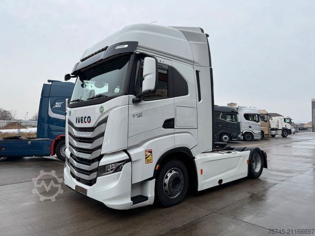 Volume trekker IVECO S-WAY 530 * RETARDER * 2 X TANK * MIT AUFLIEGER