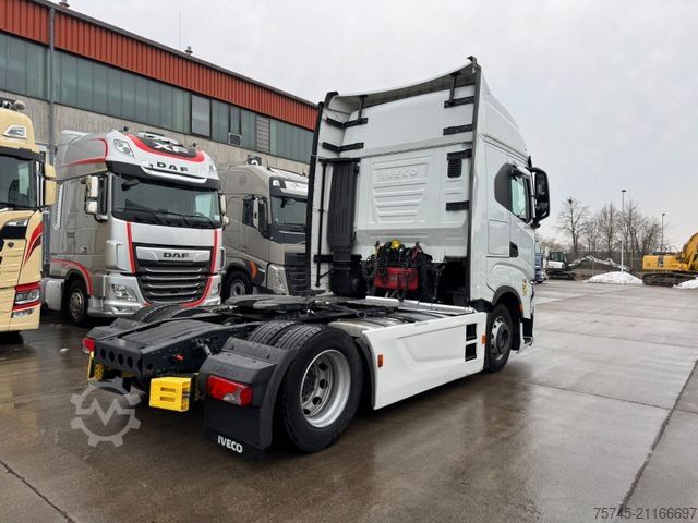 Volume trekker IVECO S-WAY 530 * RETARDER * 2 X TANK * MIT AUFLIEGER