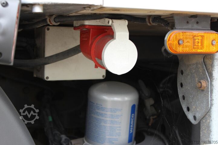 Kühlkoffer-LKW Renault Midlum 270 E5 TK T600R Strom LBW Seiten Tür FRC