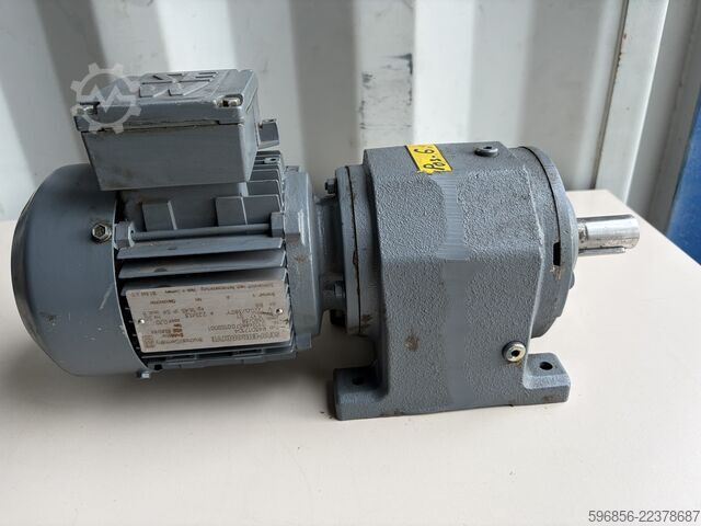  SEW-EURODRIVE R45DT71D4 Motoreduktor 0,37 kW 1380 obr./min SEW-EURODRIVE R45DT71D4 Motoreduktor 0,37 kW 1380 obr./min