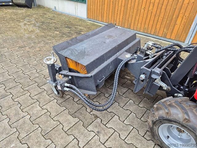 Udvari traktor Heracles H130