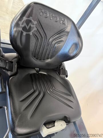 Wózek widłowy Toyota 11265 - 8FBE20T