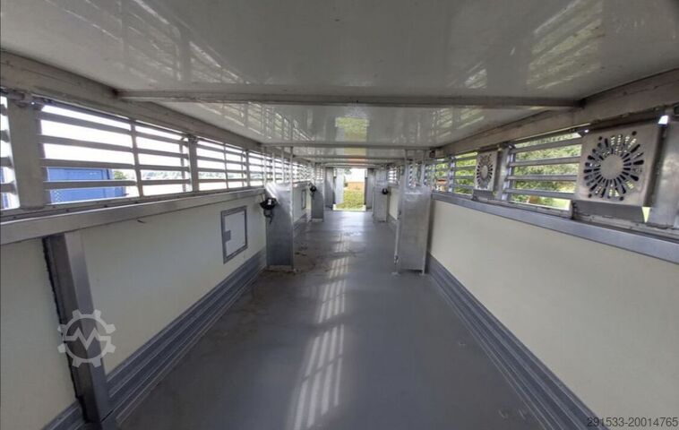 Semi-remorque pour transport de bétail Gray and Adams GADD3 / 1 OWNER / WORKS GREAT / 2 LEVELS