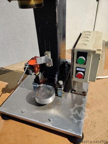 Crowncorker poloautomat pro 26mm vránu