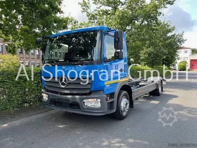 Șasiu cu cabină Mercedes-Benz Atego 1318 4x2/Euro 6d/Schaltung/Klima/1218