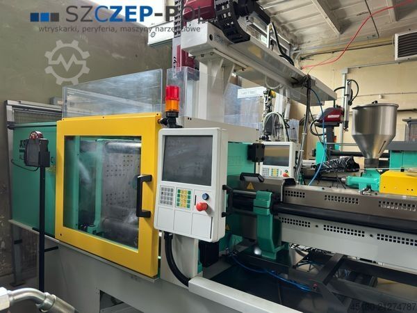 Injection molding machine Arburg 470C 1500-400 mit dem Roboter