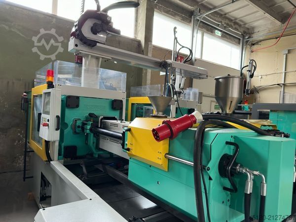 Injection molding machine Arburg 470C 1500-400 mit dem Roboter
