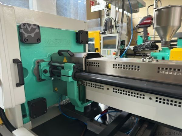 Injection molding machine Arburg 470C 1500-400 mit dem Roboter