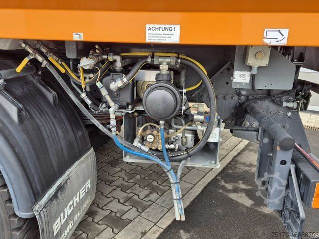 Silniční zametač MERCEDES-BENZ Actros 2032 A 4x4 Bucher STKF 9500 Airport