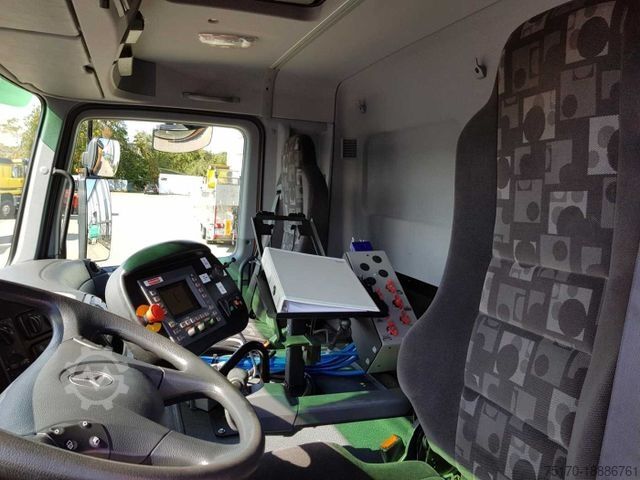 Silniční zametač MERCEDES-BENZ Actros 2032 A 4x4 Bucher STKF 9500 Airport