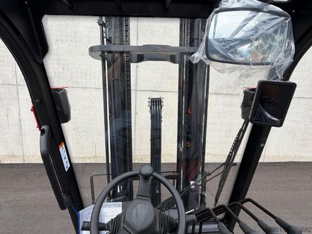 Elektrisk 4 -hjulig gaffeltruck EP EFL 183 LI ION