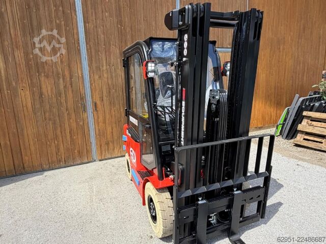 Elektrisk 4 -hjulig gaffeltruck EP EFL 183 LI ION