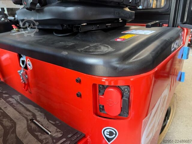 Elektrisk 4 -hjulig gaffeltruck EP EFL 183 LI ION