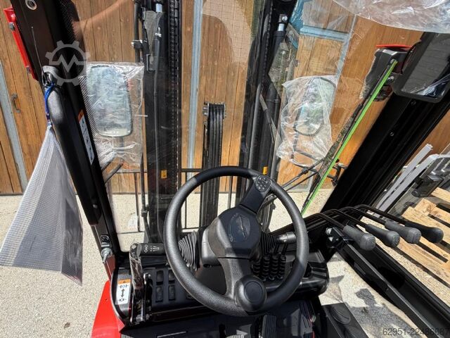 Elektrisk 4 -hjulig gaffeltruck EP EFL 183 LI ION