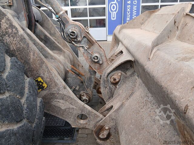 Utovarivač na točkovima VOLVO L180H Radlader 29,7 t *Waage *12.069 h