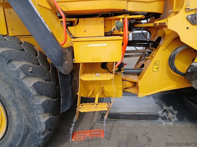 Utovarivač na točkovima VOLVO L180H Radlader 29,7 t *Waage *12.069 h
