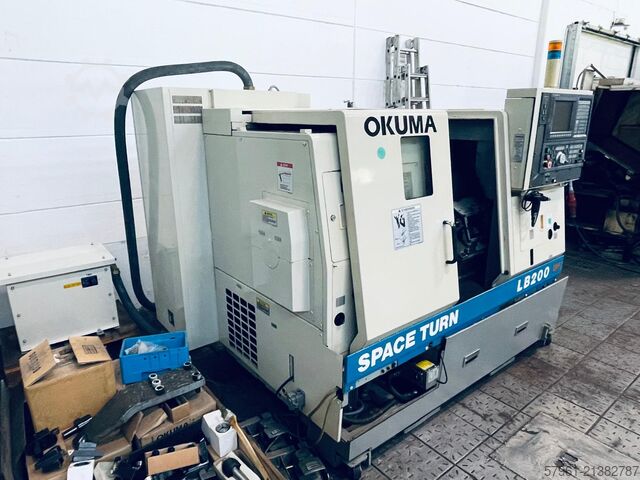 Centro de torneamento e fresagem CNC Okuma LB200