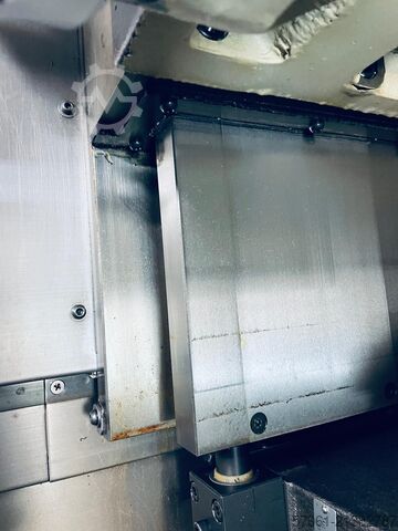 Centro de torneamento e fresagem CNC Okuma LB200