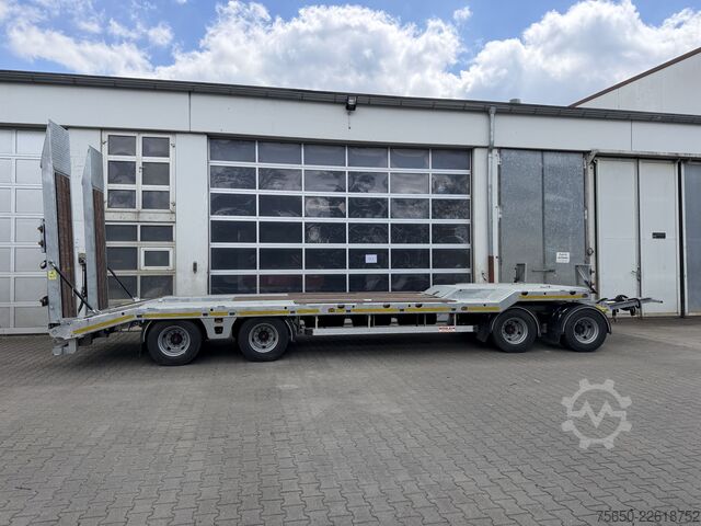 Lågbyggd trailer Möslein TA4 Schwebheim  4 Achs Tiefladeranhänger, Neuwertig