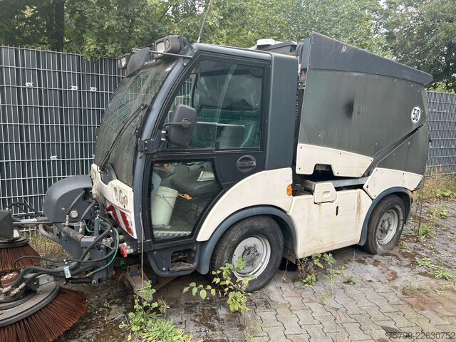 Outro HAKO Citymaster 2000 mit Motorschaden