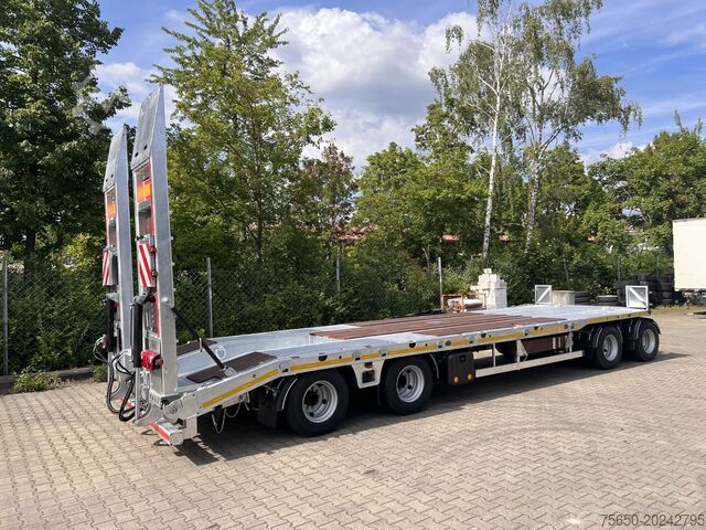 Poluprikolica za niskopodni prevoz Möslein T4 VB H1 gerade  neuer 4 Achs Tieflader gerade hydraulischen Rampen