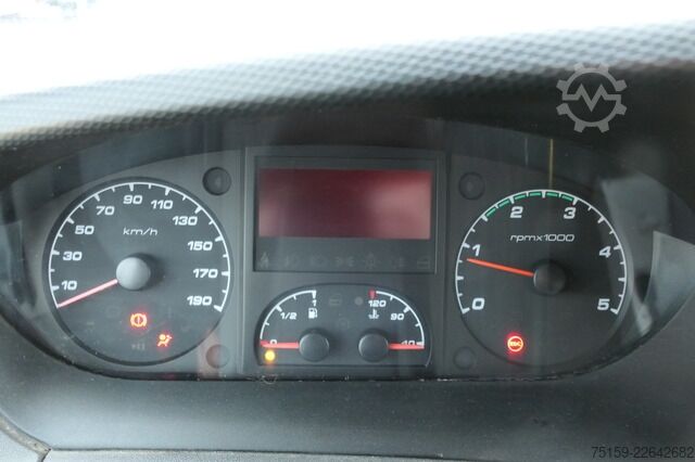 Dubă cu caroserie tip cutie iveco Daily 35 S11 C30C AUTOMATIK KAMERA Regale LUFT DURCHGANG EURO-5 CoC
