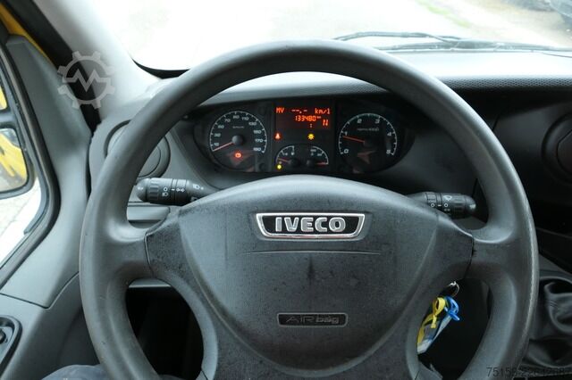 Dubă cu caroserie tip cutie iveco Daily 35 S11 C30C AUTOMATIK KAMERA Regale LUFT DURCHGANG EURO-5 CoC