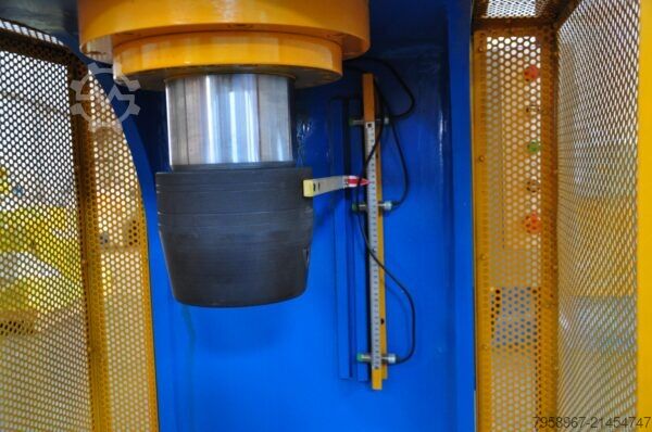 Presă hidraulică cu cadru în C Metal Technics Polska PRASA HYDRAULICZNA TYPU C HPW 50 50 TON