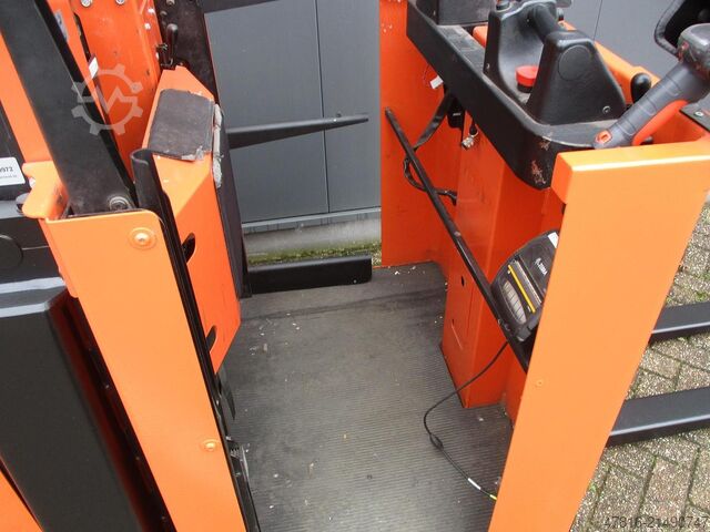 Magasemelésű komissiózó targoncá TOYOTA OME 100M