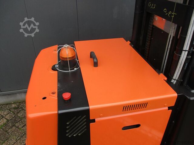 Magasemelésű komissiózó targoncá TOYOTA OME 100M