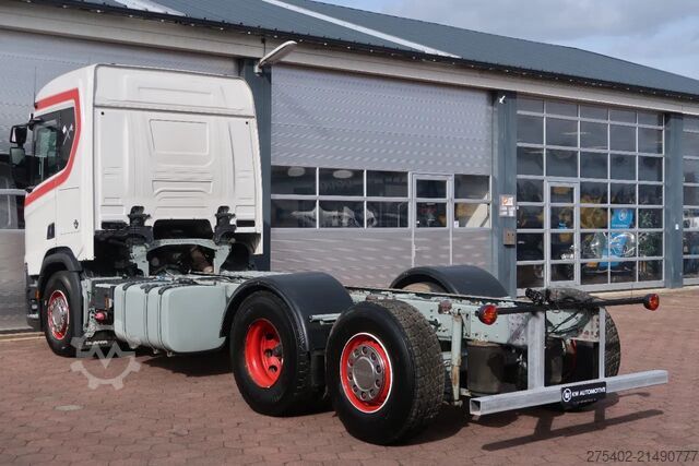 Podwozie z kabiną Scania R520 V8 NGS 6X2/ FULL AIR/ CHASSIS / PTO-EG661F