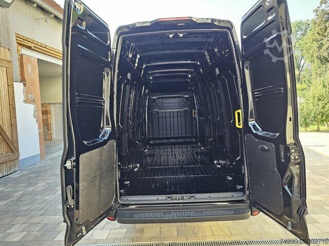 High top van Iveco Daily 35S18HA8V Hi-Matic 18m³ Modell 2025 MY24