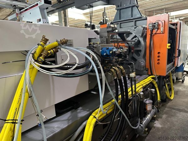 Sprøjtestøbemaskine Chen Hsong JetMaster 208-MK6 mit dem Roboter Samfac