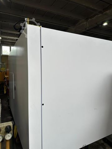 Sprøjtestøbemaskine Chen Hsong JetMaster 208-MK6 mit dem Roboter Samfac