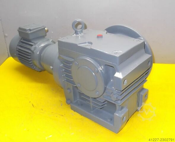 Motorreductor 0,12/0,25 kW 0,8/1,6 rpm SEW-EURODRIVE B3 Winkel