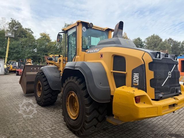 Chargeuse sur pneus VOLVO L 120 H