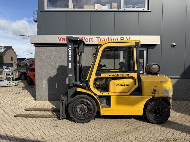 KOMATSU FG40T-7 triplex 450 free lift, déplacement latéral, GPL, 4800 heures, 2007 KOMATSU FG40T-7 triplo450 freelift sideshift LPG 4800uur 2007