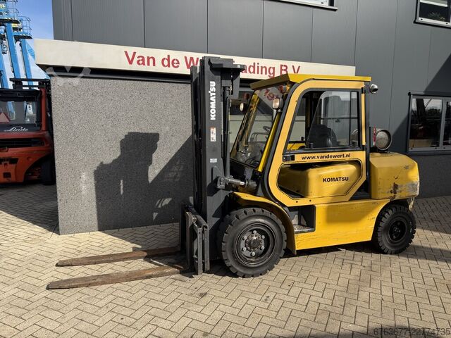 KOMATSU FG40T-7 triplex 450 free lift, déplacement latéral, GPL, 4800 heures, 2007 KOMATSU FG40T-7 triplo450 freelift sideshift LPG 4800uur 2007
