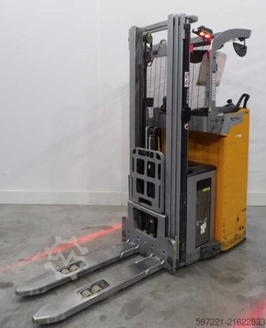 Pallet Stackers Still FXV14