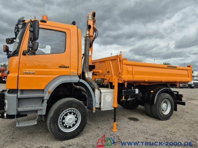 Camión volquete trilateral Mercedes-Benz Axor 1829 4x4 Atlas65.2 Kran Winter Austattung