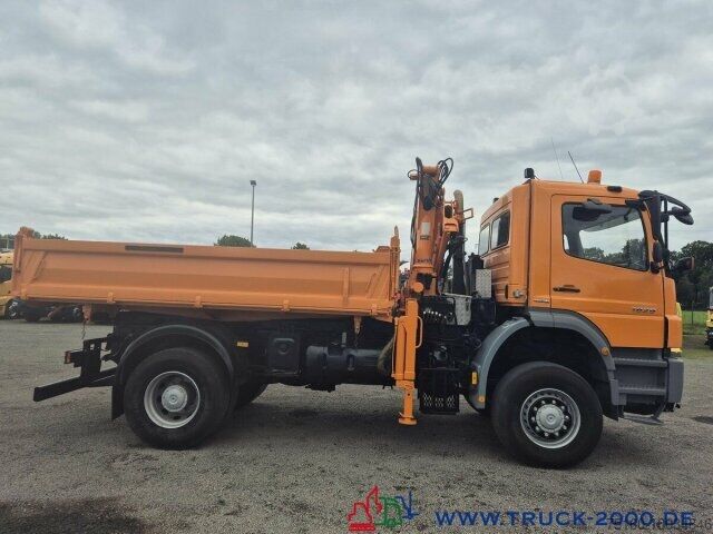 Camión volquete trilateral Mercedes-Benz Axor 1829 4x4 Atlas65.2 Kran Winter Austattung