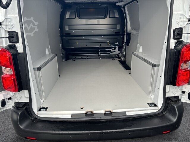 Panelová dodávka Peugeot Expert Kasten Standard Elektromotor *ConnectNav-Paket* *Worksite-Paket* *Visibility-Paket*