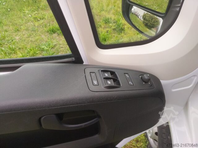Van with medium wheelbase and medium roof (MWB MR) Peugeot Boxer 33 2.2 BlueHDi 140 S&S PM TM